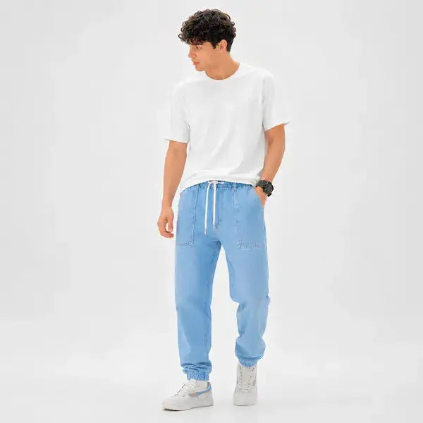 Men's relaxed fit denim jeans with side pocket detailing