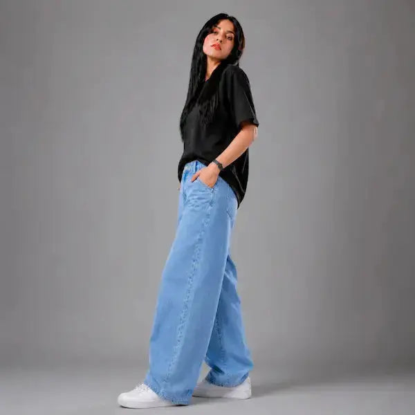 Woman wearing light blue baggy jeans with black oversized t-shirt – KHAAZI
