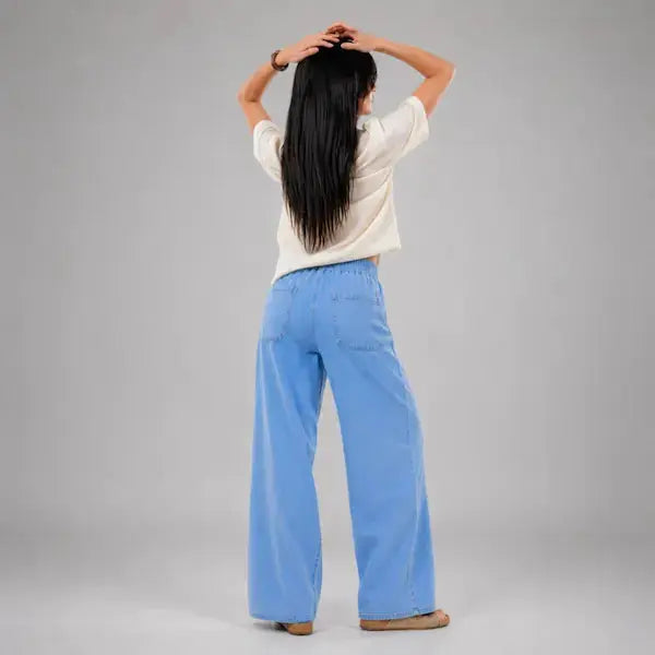 High-waisted wide-leg trousers – semi-formal outfit with fitted top